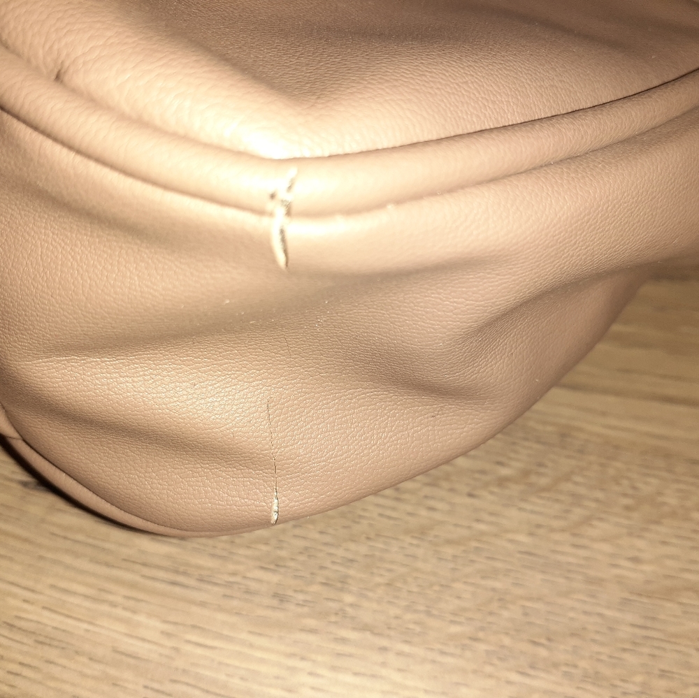 #155 NWOT BEBE Flap Crossbody - Picture 5 of 7